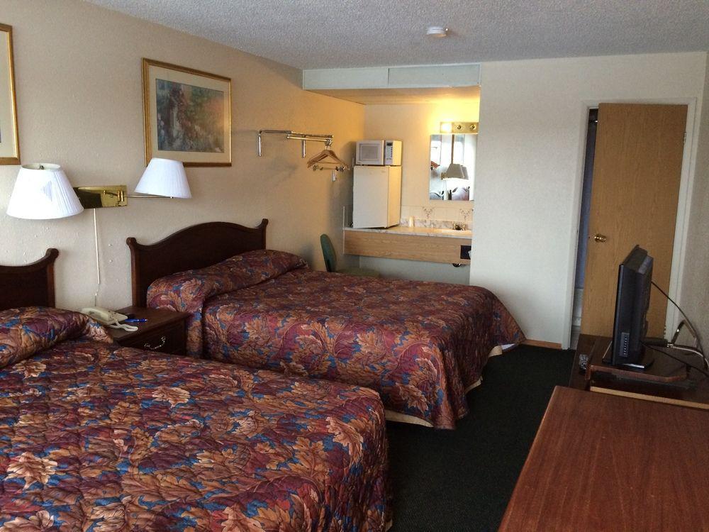 Red Deer Inn&Suites Buitenkant foto